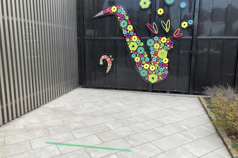 【KOKO HOTEL 東大阪｜長田駅1分】通行客の目に入る1F軒先イベントスペース