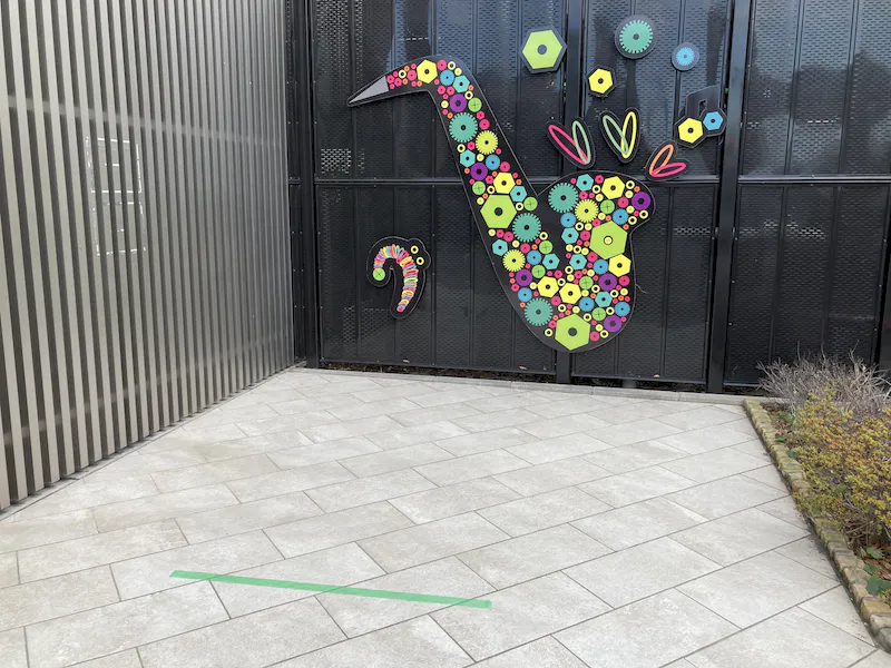 【KOKO HOTEL 東大阪｜長田駅1分】通行客の目に入る1F軒先イベントスペースの画像3