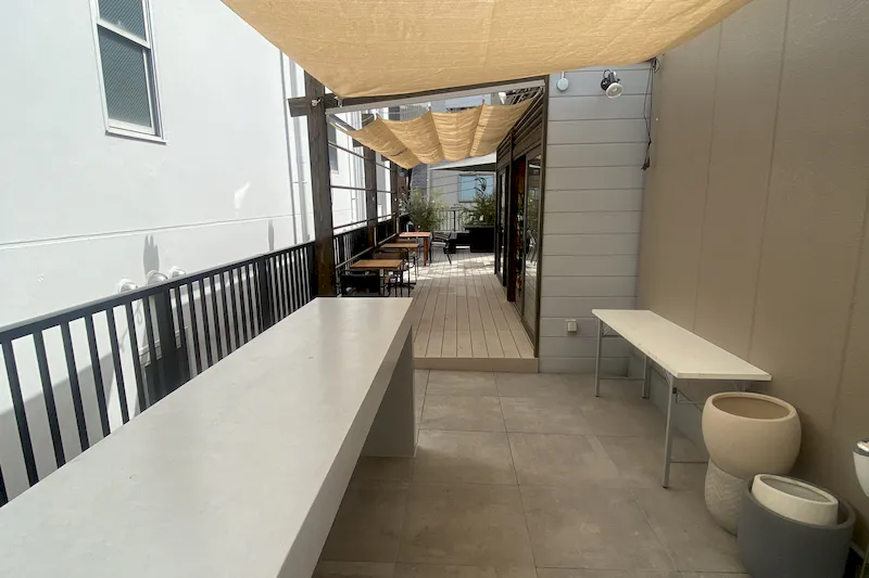 【御堂筋本町駅5分】ポップアップストアや展示会等に適した緑溢れる外観が印象的な屋上テラススペース