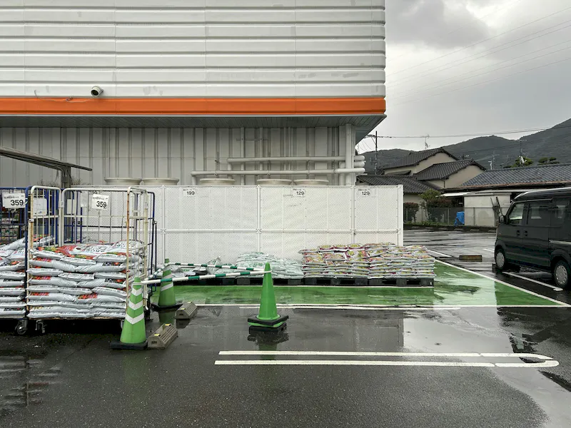 【ミスターマックス Select野芥店】園芸外売場（右側） キッチンカーに最適な総合ディスカウントストアの催事イベントスペースの画像3