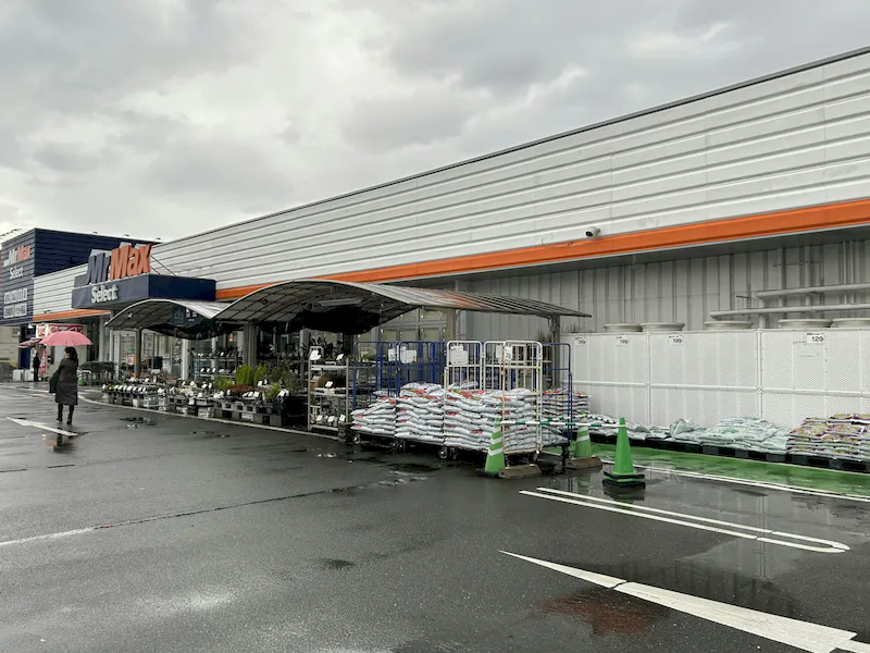 【ミスターマックス Select野芥店】園芸外売場（右側） キッチンカーに最適な総合ディスカウントストアの催事イベントスペースの画像4
