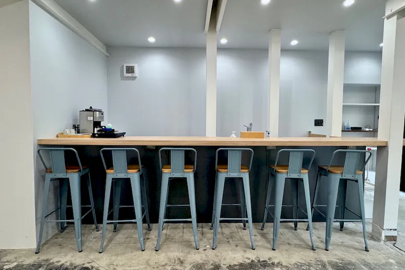 【門前仲町駅4分｜1F路面】カフェカウンター併設。ポップアップショップ、撮影、展示会、ギャラリー、セミナー、ワークショップ、オフ会等、多用途でご使用頂けます。