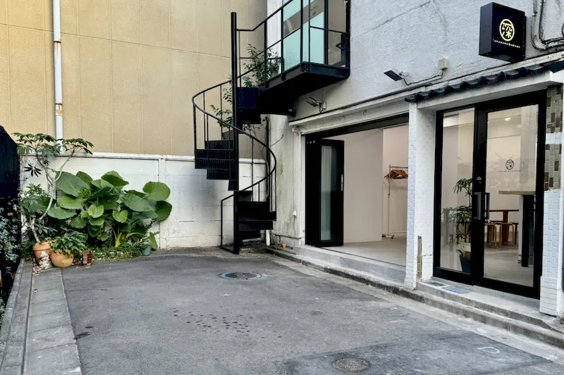 【門前仲町駅4分｜1F路面】カフェカウンター併設。ポップアップショップ、撮影、展示会、ギャラリー、セミナー、ワークショップ、オフ会等、多用途でご使用頂けます。