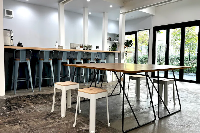 【門前仲町駅4分｜1F路面】カフェカウンター併設。ポップアップショップ、撮影、展示会、ギャラリー、セミナー、ワークショップ、オフ会等、多用途でご使用頂けます。
