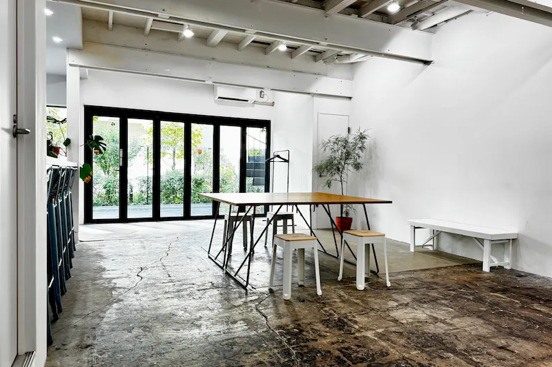 【門前仲町駅4分｜1F路面】カフェカウンター併設。ポップアップショップ、撮影、展示会、ギャラリー、セミナー、ワークショップ、オフ会等、多用途でご使用頂けます。