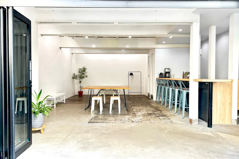 【門前仲町駅4分｜1F路面】カフェカウンター併設。ポップアップショップ、撮影、展示会、ギャラリー、セミナー、ワークショップ、オフ会等、多用途でご使用頂けます。