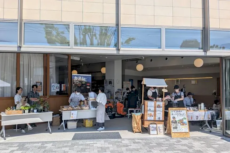 【海浜幕張駅14分｜幕張ベイパーク】視認性抜群のガラス張りテラスで街の視線を集めるプロモーションスペース