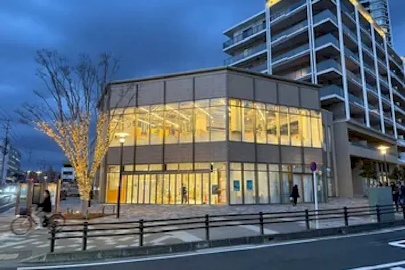 【海浜幕張駅14分｜幕張ベイパーク】視認性抜群のガラス張りテラスで街の視線を集めるプロモーションスペース
