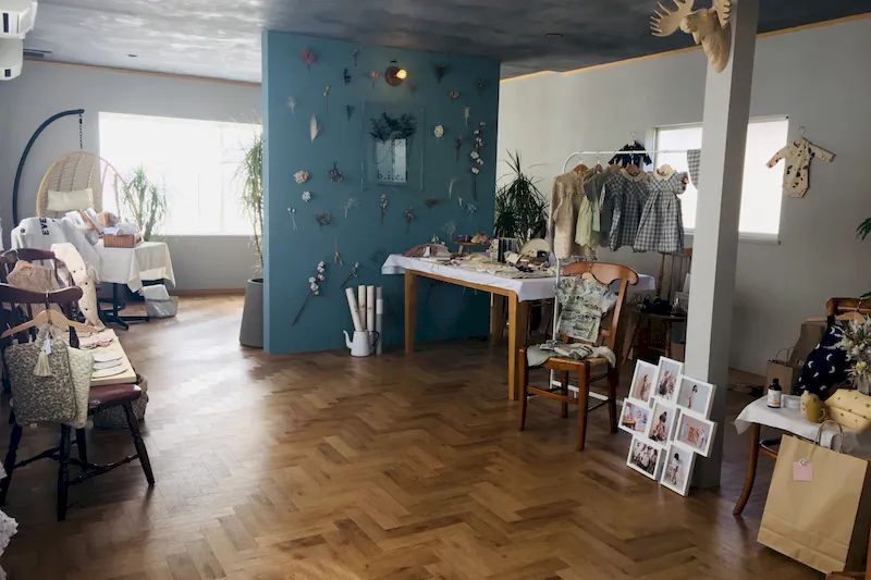 【松山市来住町】アパレルの展示会やポップアップストアとして活用できる自然光豊かな2Fイベントスペース