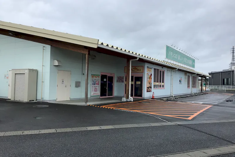 【ダイナム群馬藤岡店ゆったり館｜割引キャンペーン実施中】プロモーションイベントに最適なアミューズメント施設のイベントスペース（②店舗出入口）
