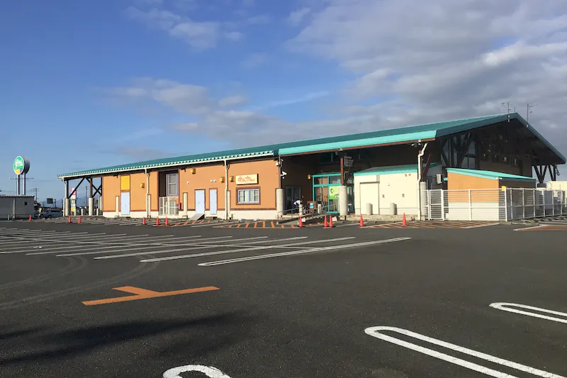 【ダイナム佐賀川副店ゆったり館｜割引キャンペーン実施中】キッチンカー出店やプロモーションイベントに最適なアミューズメント施設のイベントスペース（めん六前）