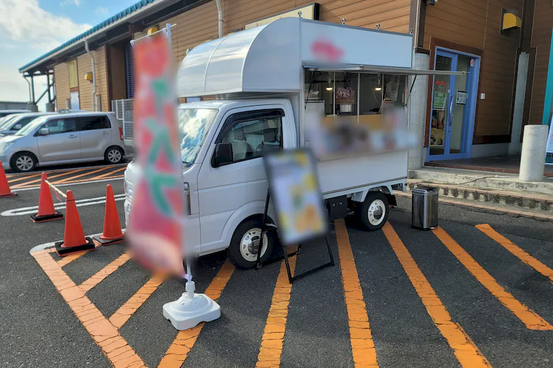 【ダイナム佐賀川副店ゆったり館｜割引キャンペーン実施中】キッチンカー出店やプロモーションイベントに最適なアミューズメント施設のイベントスペース（めん六前）