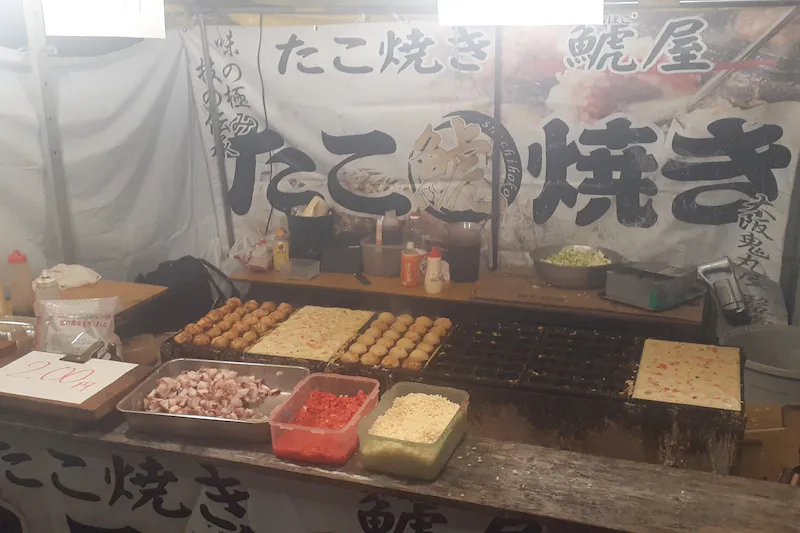 【ダイナム佐賀川副店ゆったり館｜割引キャンペーン実施中】キッチンカー出店やプロモーションイベントに最適なアミューズメント施設のイベントスペース（めん六前）
