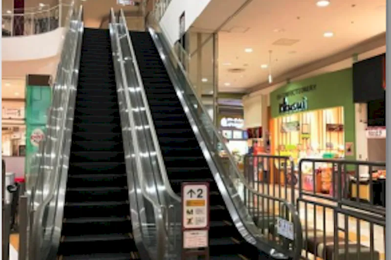 【イオンモール高崎】モール内広告 エスカレーター 1F