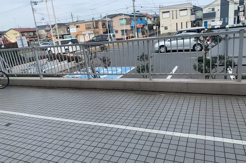 【いなげや東村山秋津店】各種プロモーションイベントに最適なスーパーマーケットの屋外スペース