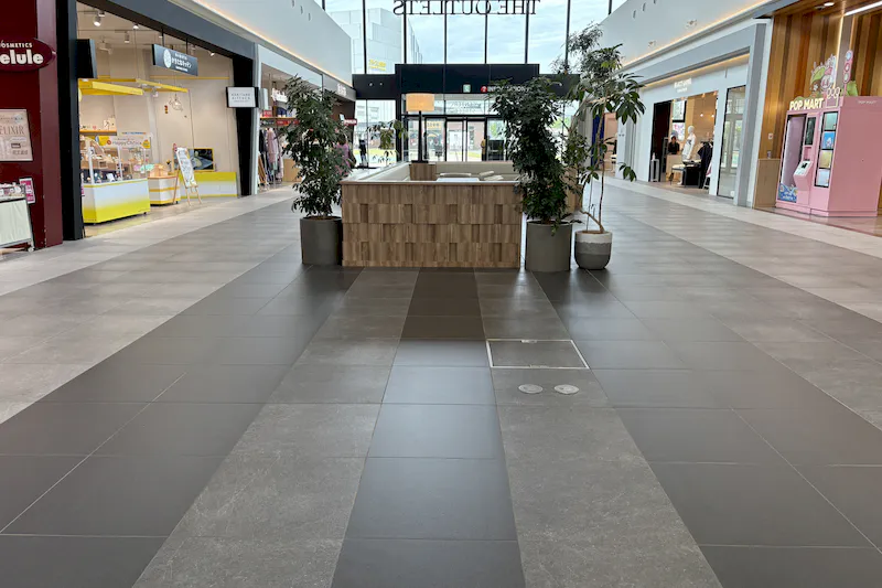 【THE OUTLETS KITAKYUSHU】【中央】フードフォレスト前（セルレ前）
