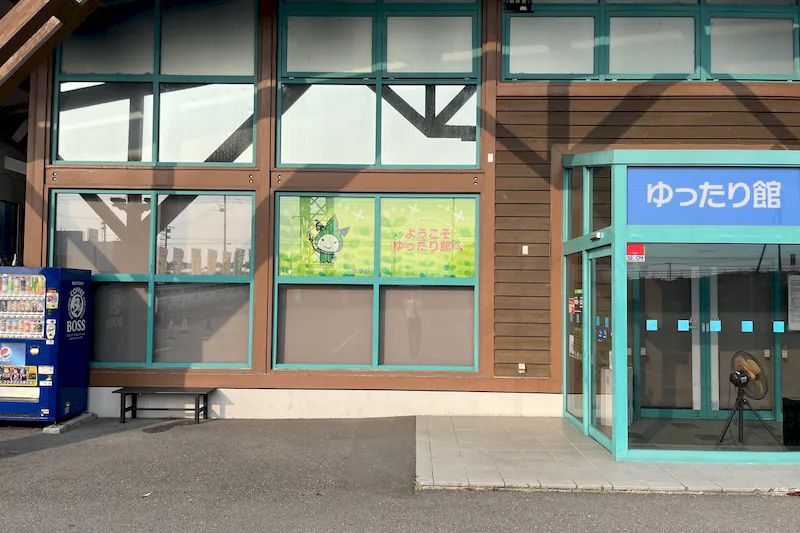 【ダイナム砂川店ゆったり館｜割引キャンペーン実施中】キッチンカーやプロモーションに最適なアミューズメント施設のイベントスペース(出入り口横）