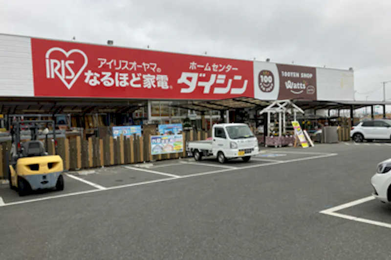 【ダイシン矢本店】店内奥主通路　プロモーションや物販に最適なホームセンター内階段前の催事イベントスペース