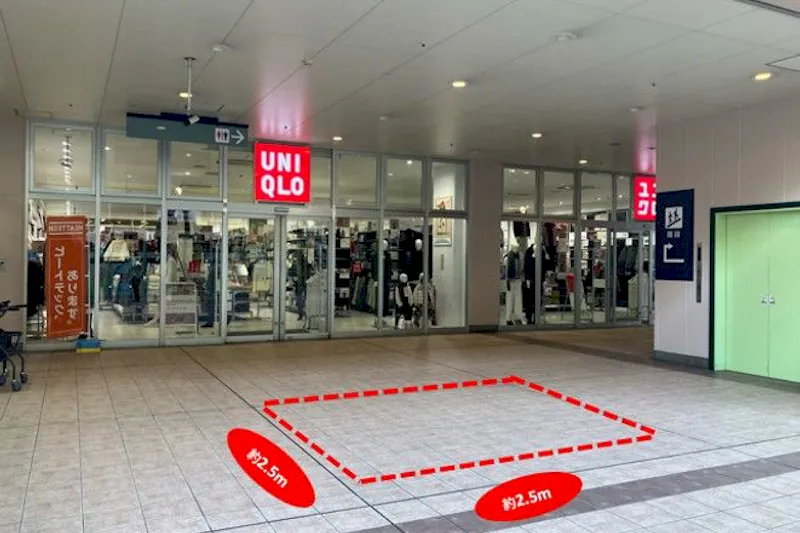 【LaLaテラス南千住】2階ユニクロ店舗前