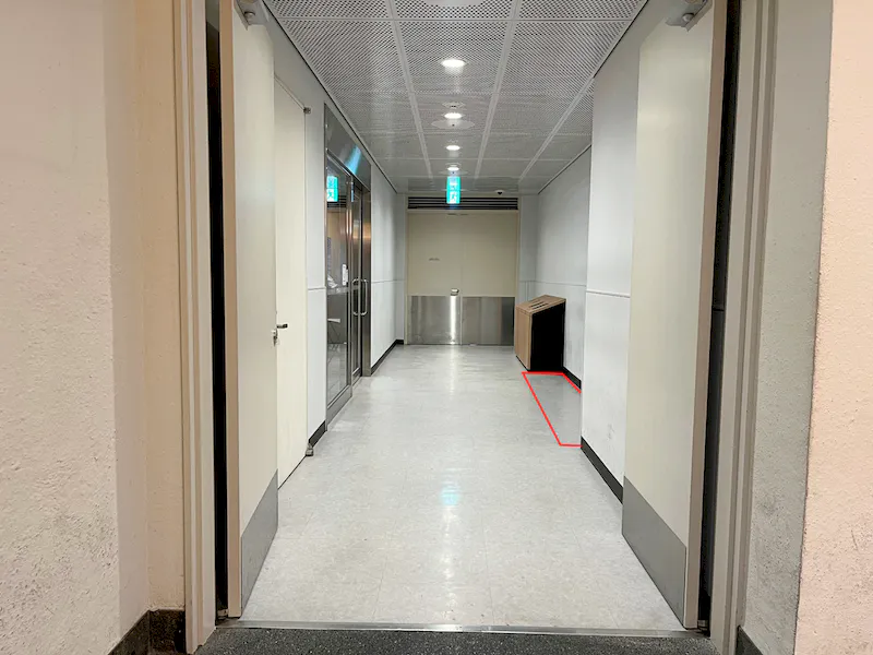 【カレッタ汐留】電子タバコ等の喫煙者向けのPRイベント等に最適な複合施設内喫煙スペース前にあるスペースの画像4