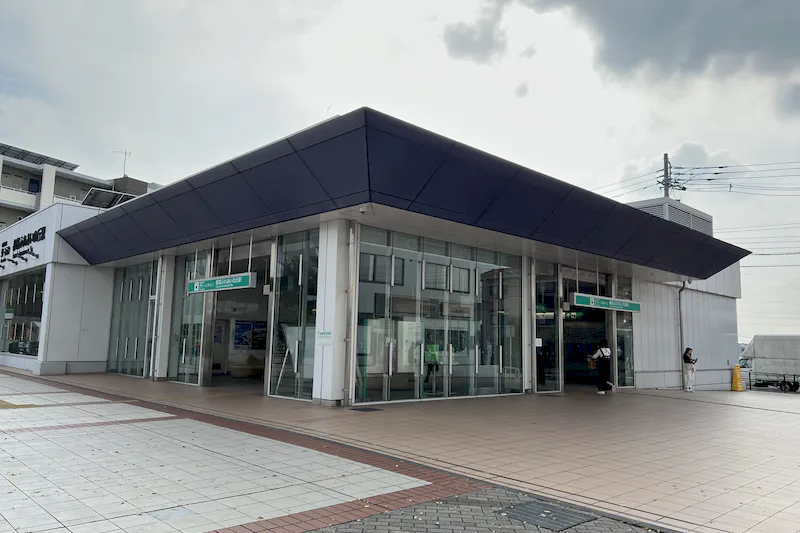 【横浜市営地下鉄グリーンライン都筑ふれあいの丘駅】食物販やプロモーションに最適な改札正面スペース