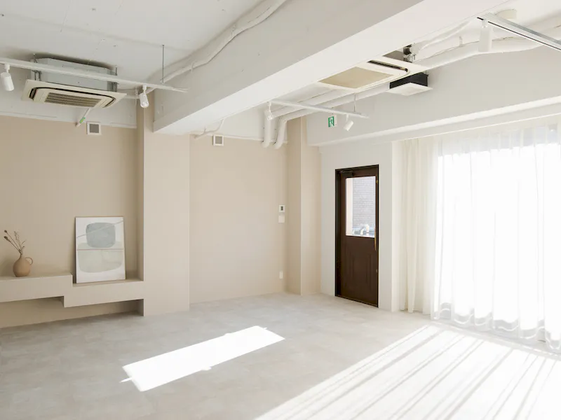 【幡ヶ谷駅5分】展示会やポップアップストア・撮影に最適な白を基調とした駅チカにあるレンタルスペースの画像2