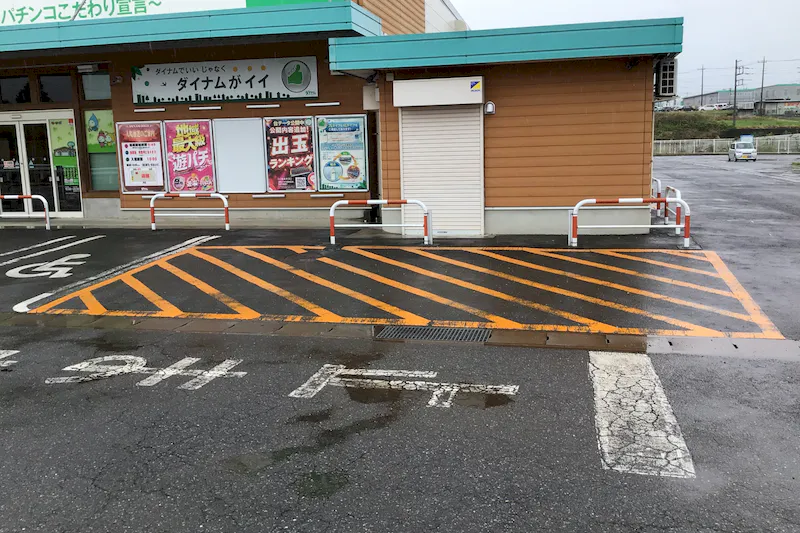 【ダイナム群馬大胡店ゆったり館｜割引キャンペーン実施中】キッチンカー出店やプロモーションイベントに最適なアミューズメント施設のイベントスペース