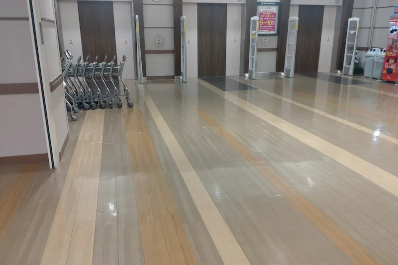 【イオン京都洛南SC】各種プロモーションや物販、食物販のポップアップストアに最適な中央エレベーター前 イベントスペース