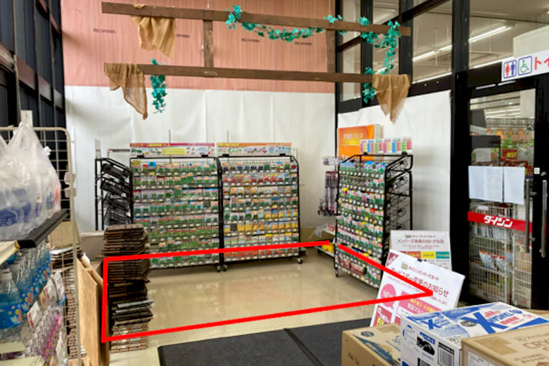 【ダイシン亘理店】風除室　プロモーションや物販に最適なホームセンター内階段前の催事イベントスペース