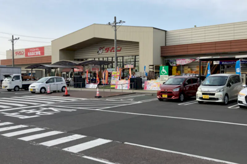 【ダイシン亘理店】風除室　プロモーションや物販に最適なホームセンター内階段前の催事イベントスペース