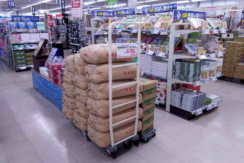 【サンデー秋田御野場店】レジ横　食物販やプロモーション等の出店に最適なホームセンター店内のイベントスペース