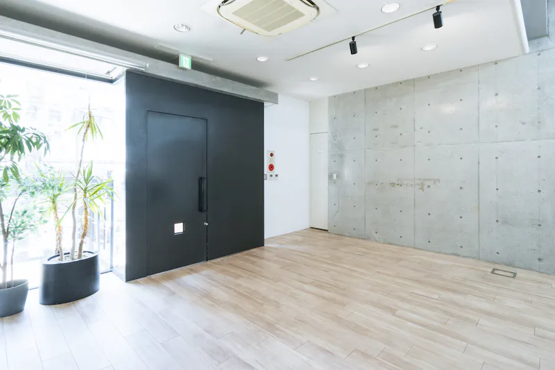 【渋谷神南エリア】白壁×コンクリート造りのスタイリッシュでモダンな空間 / 自然光も入る静かなスペース
