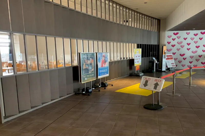 【三井アウトレットパーク 仙台港】2階 フードコート入口