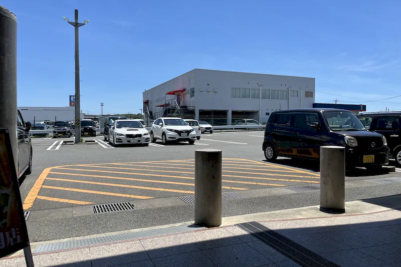 【ダイナム山口阿知須店｜割引キャンペーン実施中】キッチンカーやプロモーションに最適なアミューズメント施設のイベントスペース(店舗出入り口横）