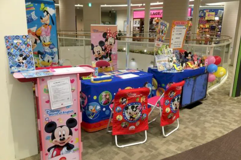 【あまがさきキューズモール】「⑦3F 日本旅行前」セールスプロモーションや小規模説明会に最適な、視認性の高いイベントスペース