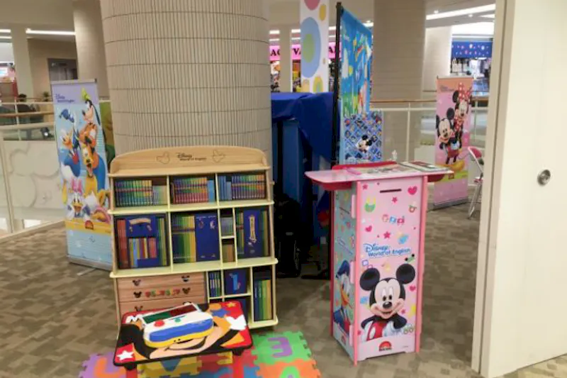 【あまがさきキューズモール】「⑦3F 日本旅行前」セールスプロモーションや小規模説明会に最適な、視認性の高いイベントスペース
