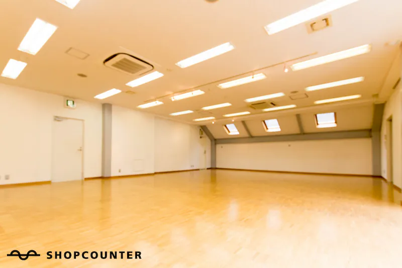 【明治神宮前（原宿）駅1分】展示会、セミナーに適した窓から緑を見渡せるイベントスペース（B）