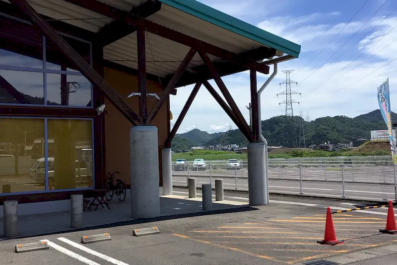 【ダイナム岐阜山県店｜割引キャンペーン実施中】キッチンカーや各種プロモーションイベントに最適なアミューズメント施設のイベントスペース