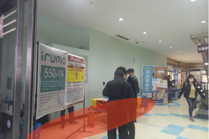 【大森駅前ビル】個包装の食物販やアパレルの販売に最適な大型スーパー入居の駅チカ商業施設の正面入口手前に位置するイベントスペース(間口6M)