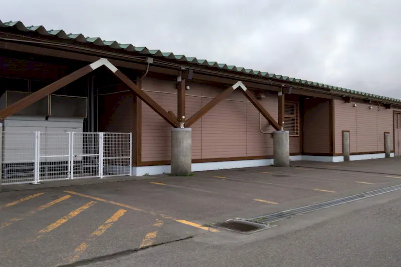 【ダイナム釧路宝町店ゆったり館｜割引キャンペーン実施中】キッチンカーやプロモーションに最適なアミューズメント施設のイベントスペース（駐車場①）