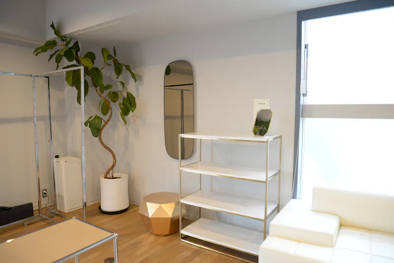 【六本木通り】アパレルの展示会場や販売促進イベント会場に最適なコンクリート壁×ウッド調の床で構成されたスタイリッシュなレンタルスペース