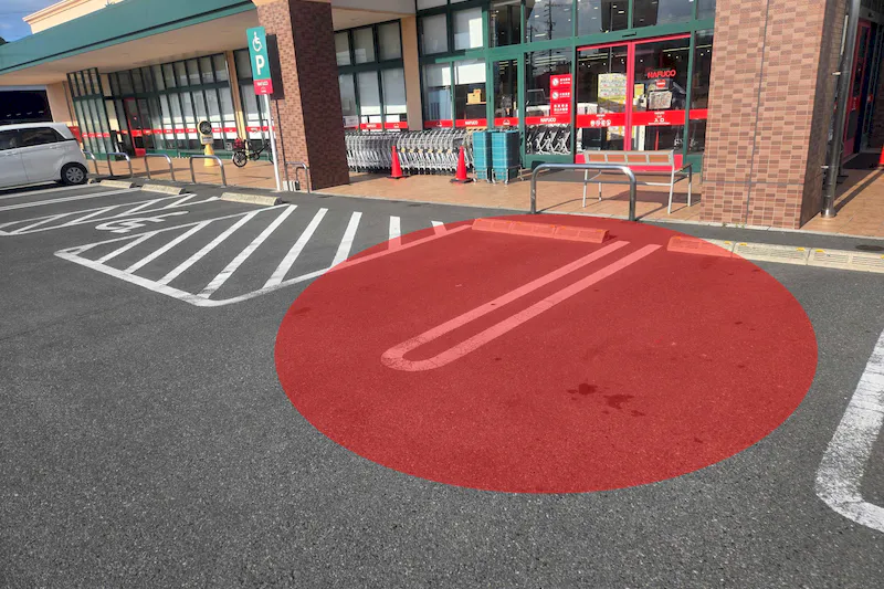 【ナフコトミダ七宝店】キッチンカーや販促プロモーションに最適な入口近くの駐車場スペースの画像