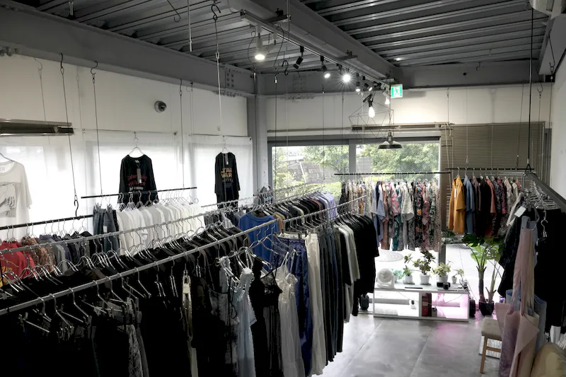 【下北沢駅徒歩5分｜平日3時間18,000円〜】アパレル・古着POPUP実績多数｜撮影・展示会・イベント対応｜路面店・什器無料