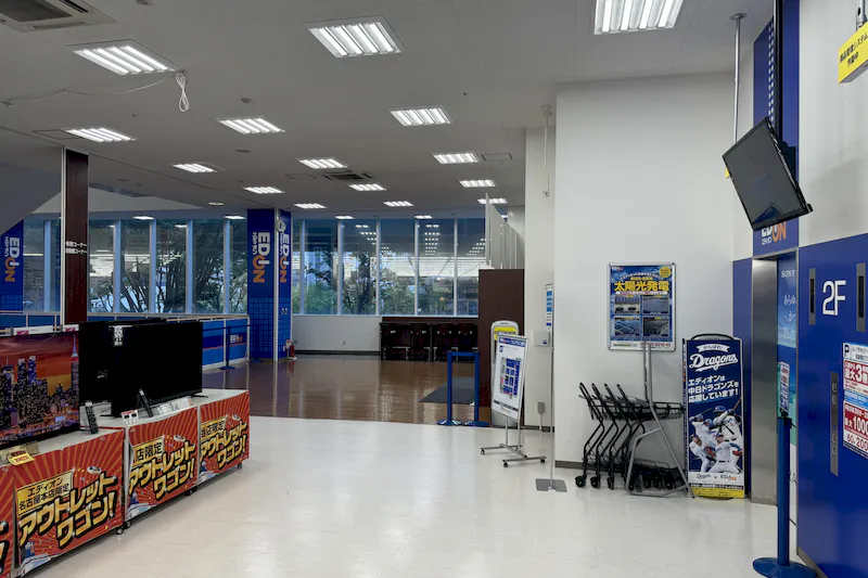 【エディオン名古屋本店】ポップアップやプロモーションに利用可能な2Fエレベーター前レストスペース