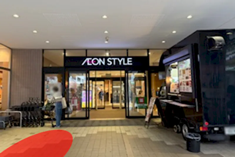 【ゆみ～る鎌取ショッピングセンター】キッチンカーでの出店に最適な施設出入口付近にある半屋外スペース②の画像