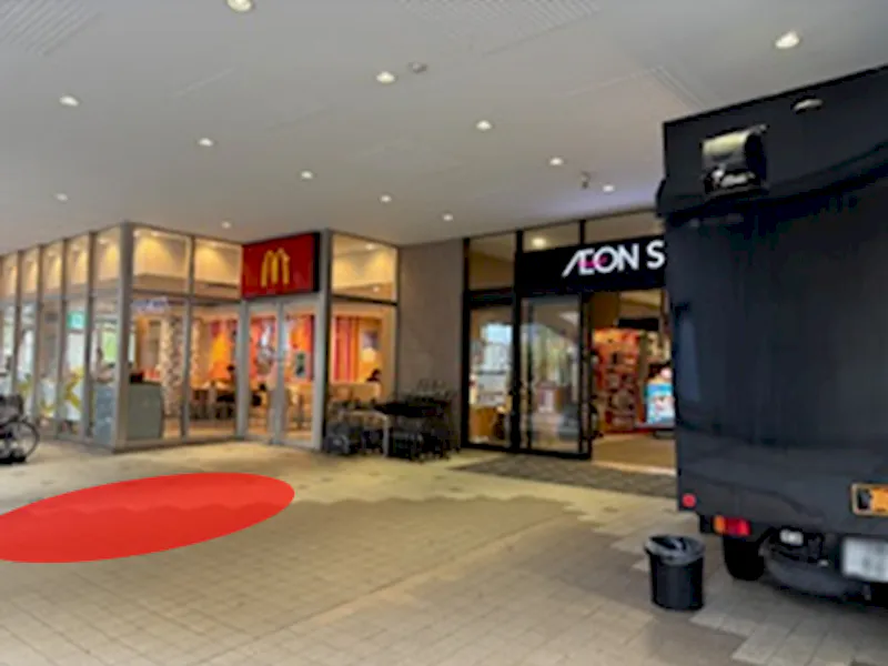 【ゆみ～る鎌取ショッピングセンター】キッチンカーでの出店に最適な施設出入口付近にある半屋外スペース②の画像3