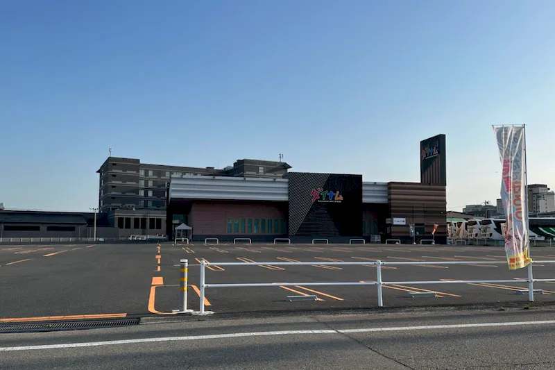 【ダイナム岐阜高山店｜割引キャンペーン実施中】キッチンカーや各種プロモーションイベントでの出店に最適なアミューズメント施設のイベントスペース