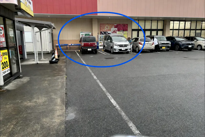 【エフマート西別所店】駐車場（証明写真機前）　販促プロモーションに最適な屋外催事イベントスペースの画像