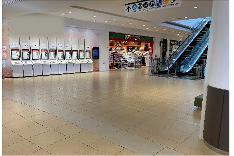 【ららぽーと横浜】2階 ノースカーブモール