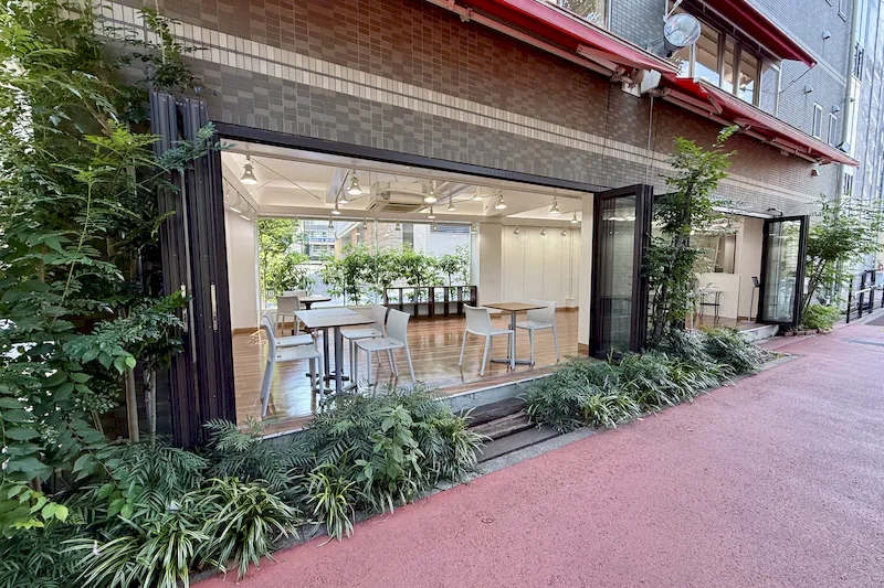 【レンタルスペースさくら目黒川沿い｜中目黒駅8分】桜が目の前に広がる開放的なレンタルスペースの画像